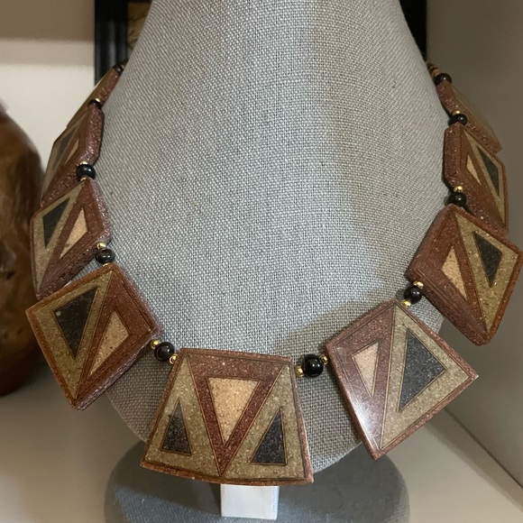 Beautiful Handmade Stone Beaded Native American Necklace - Picture 4 of 5